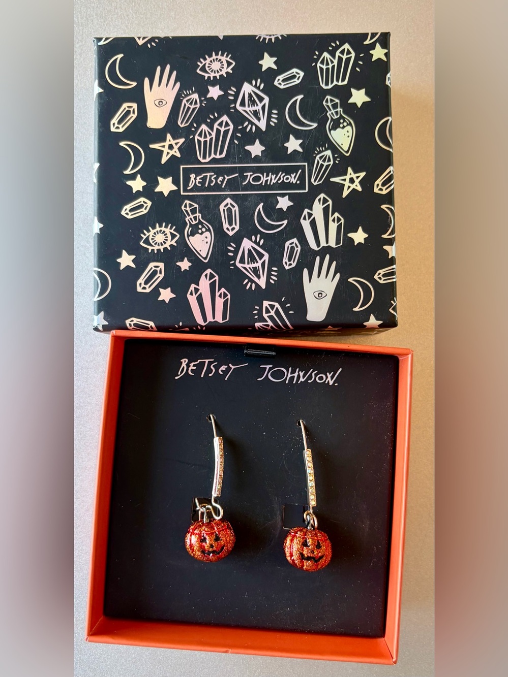 NIB Betsey Johnson CREEP IT REAL Glitter PUMPKIN JACK-O-LANTERN Earrings